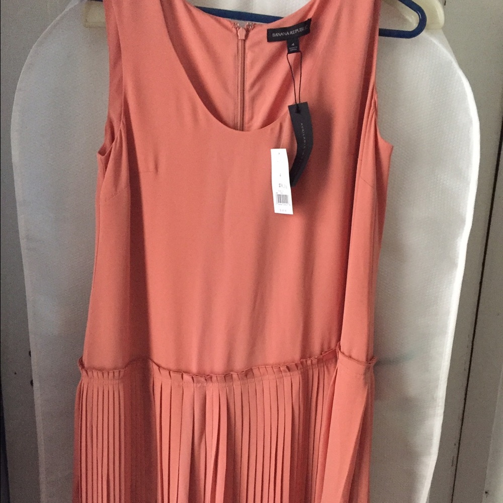 SALE Banana republic coral pleated dress nwt